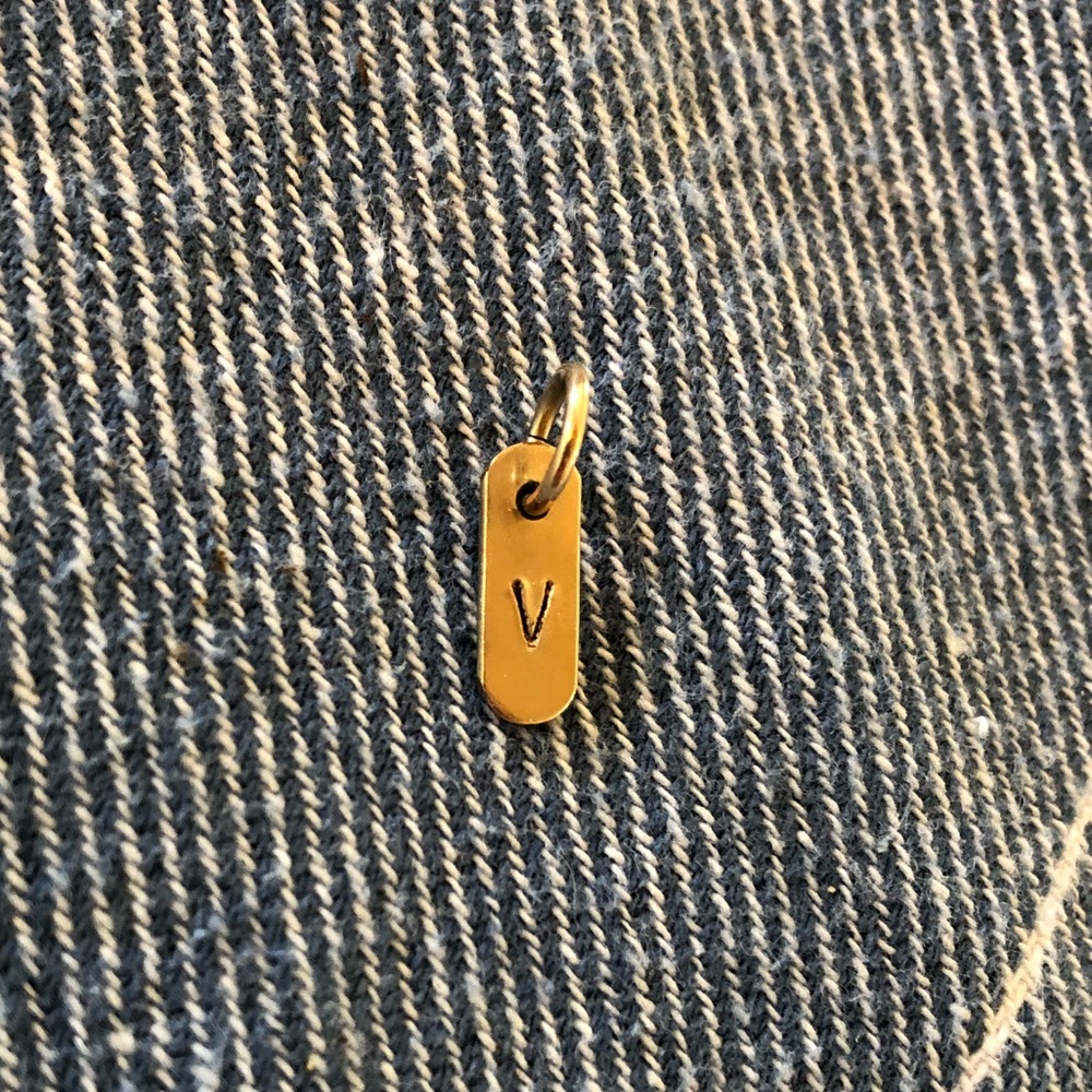 Gold filled monogram tag V, alphabet NWOT